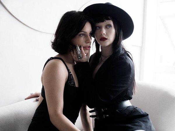 Comment rendre votre bracelet connecté pour couples unique et à votre image ?