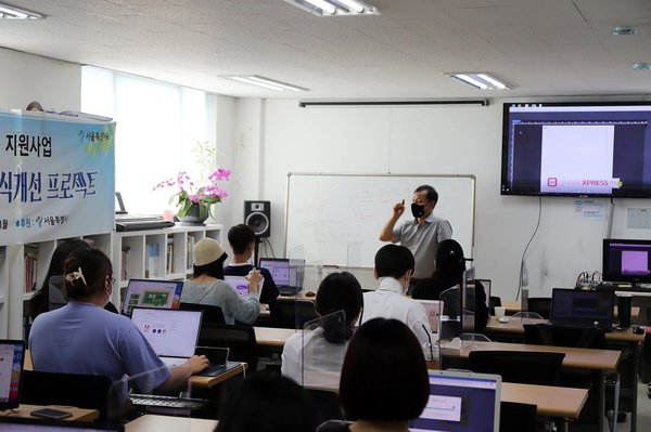 Les portes documents et conférenciers tendance : accessoires incontournables pour les travailleurs branchés