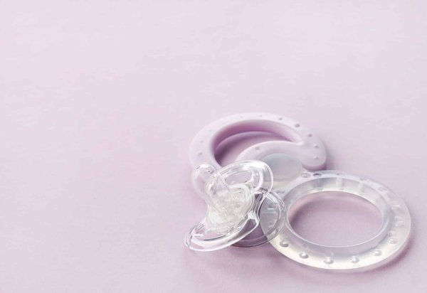 Attache tétines personnalisées : utilisation et quels avantages ?