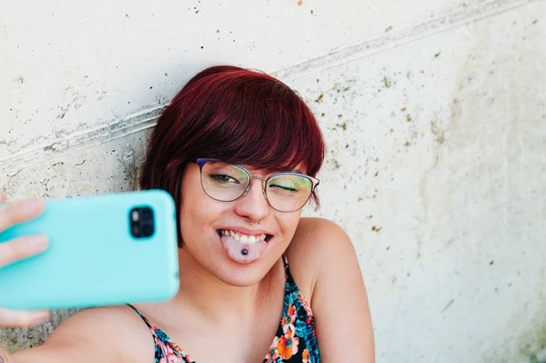 Le piercing à la langue : que faut-il savoir avant de se lancer dans cette aventure ?